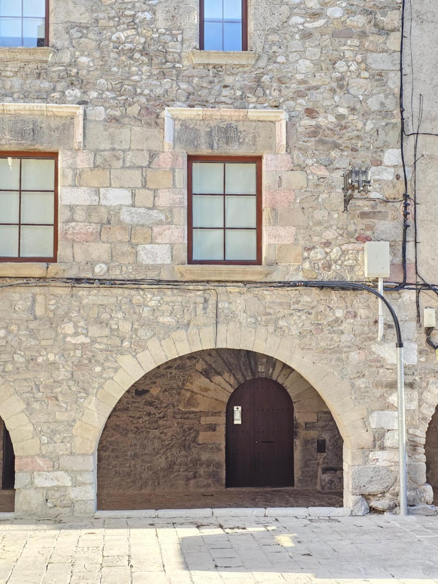 En El Corazon De Baga, Precioso Pueblo Medieval Ngoại thất bức ảnh